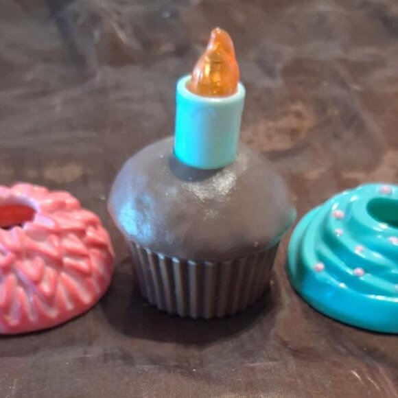 32 Piece Plastic Pretend Play Cupckes, Cookies and Ice Cream Treats - Picture 5 of 6